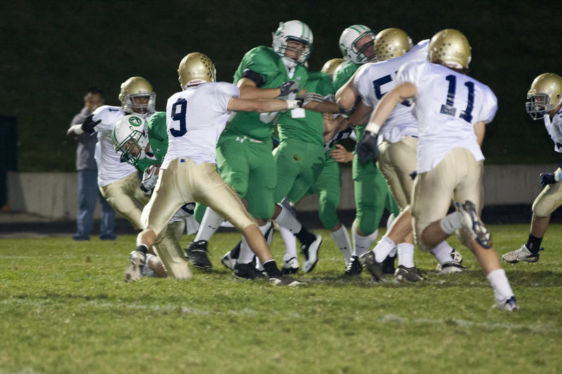 Image: Garth Jolley (#9), Tyler Stephens (#11), and a host of Cats shut down the run game of the Huskies.