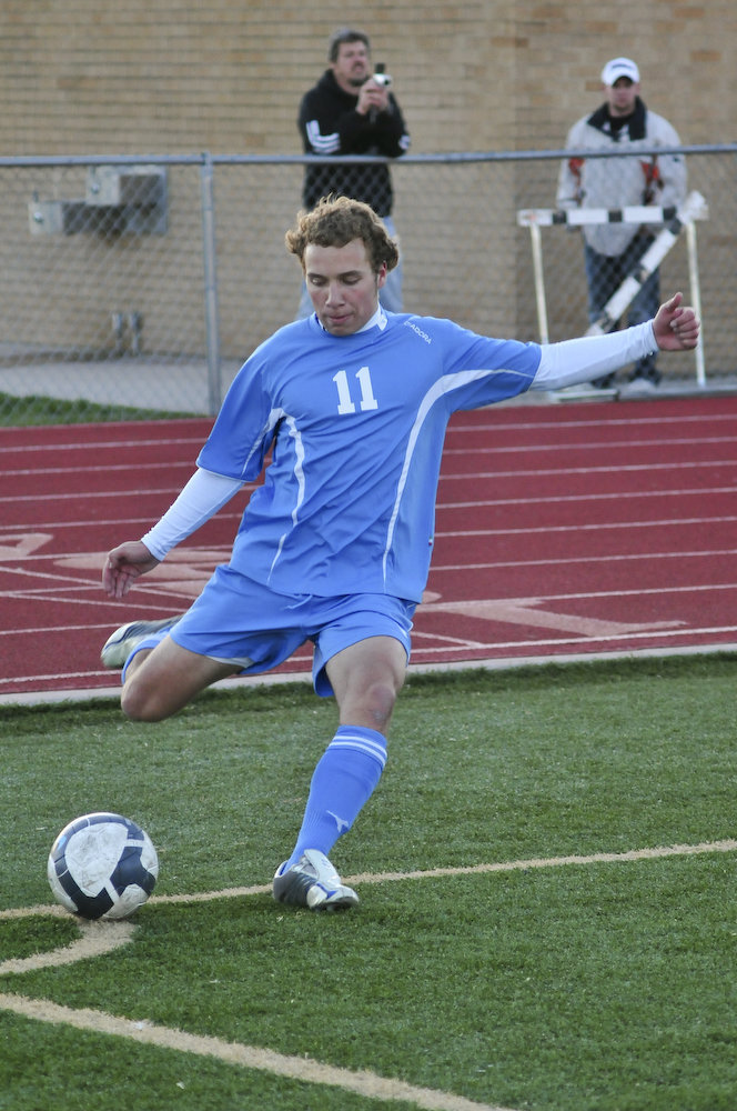 Image: Riley Reeder — Riley Reeder takes a corner kick.