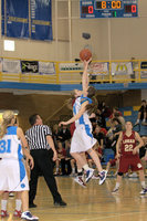 Image: Linsey Walker (#44) reaching for the tipoff