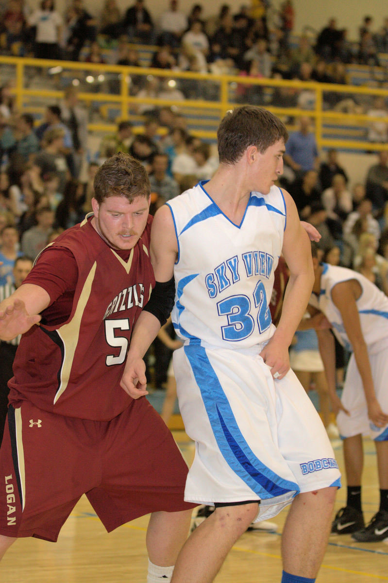 Image: Casey Oliverson (#32) working against Logan’s Josh Sadler