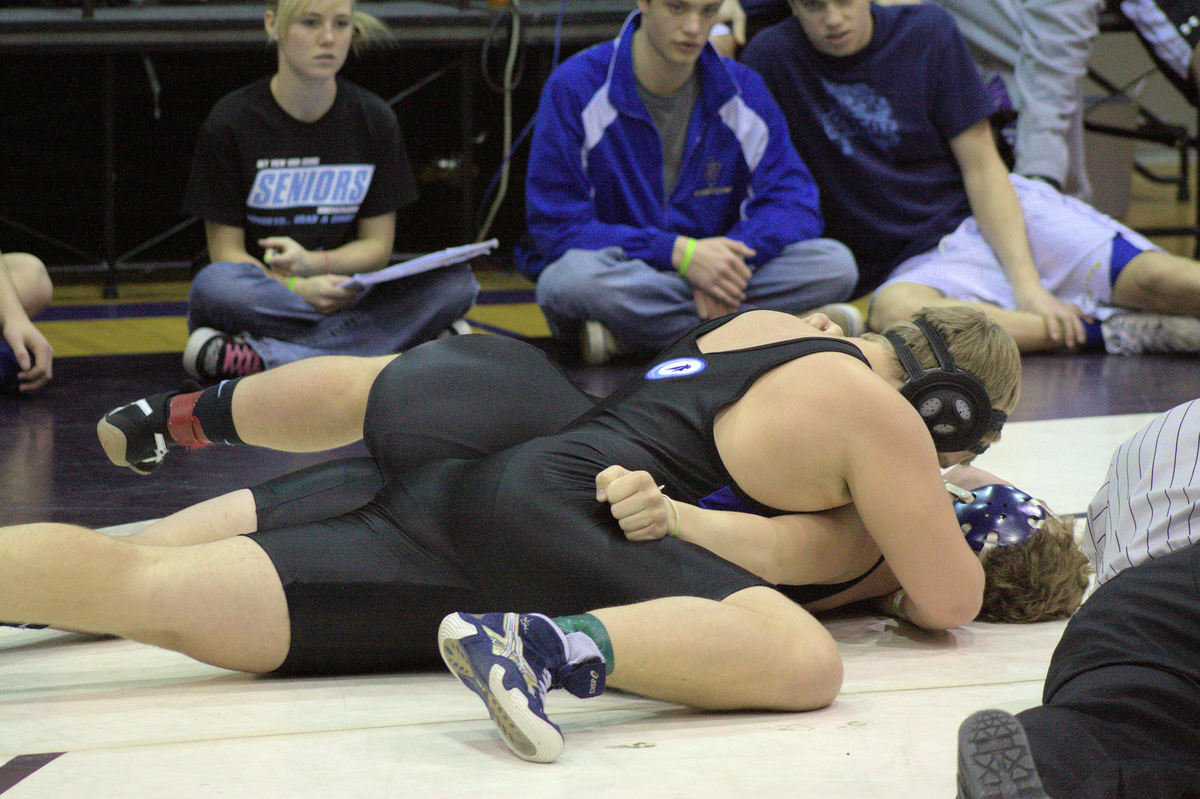 Image: Jaren Balls pinning teammate Caleb Hull at the Divisional Tournament