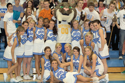 Image: The whole cheer squad