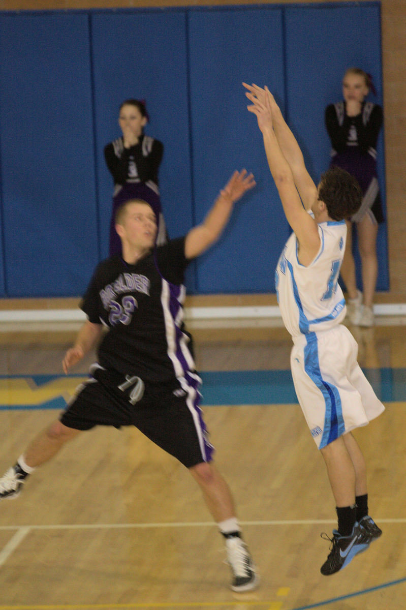 Image: Colton Arave (#13) nailing three points