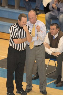 Image: Coach Anderson letting the ref know how he feels about a technical foul call