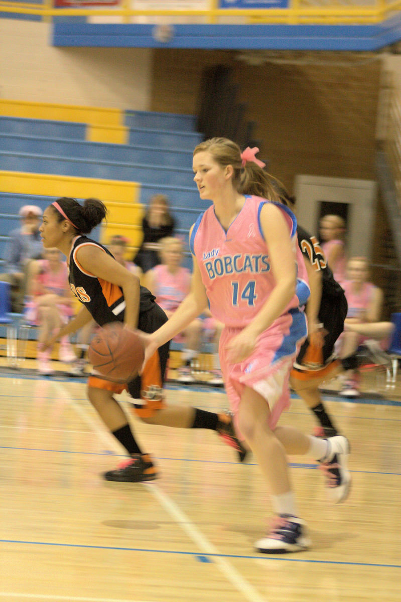 Image: Courtney Ballard (#14) running the court