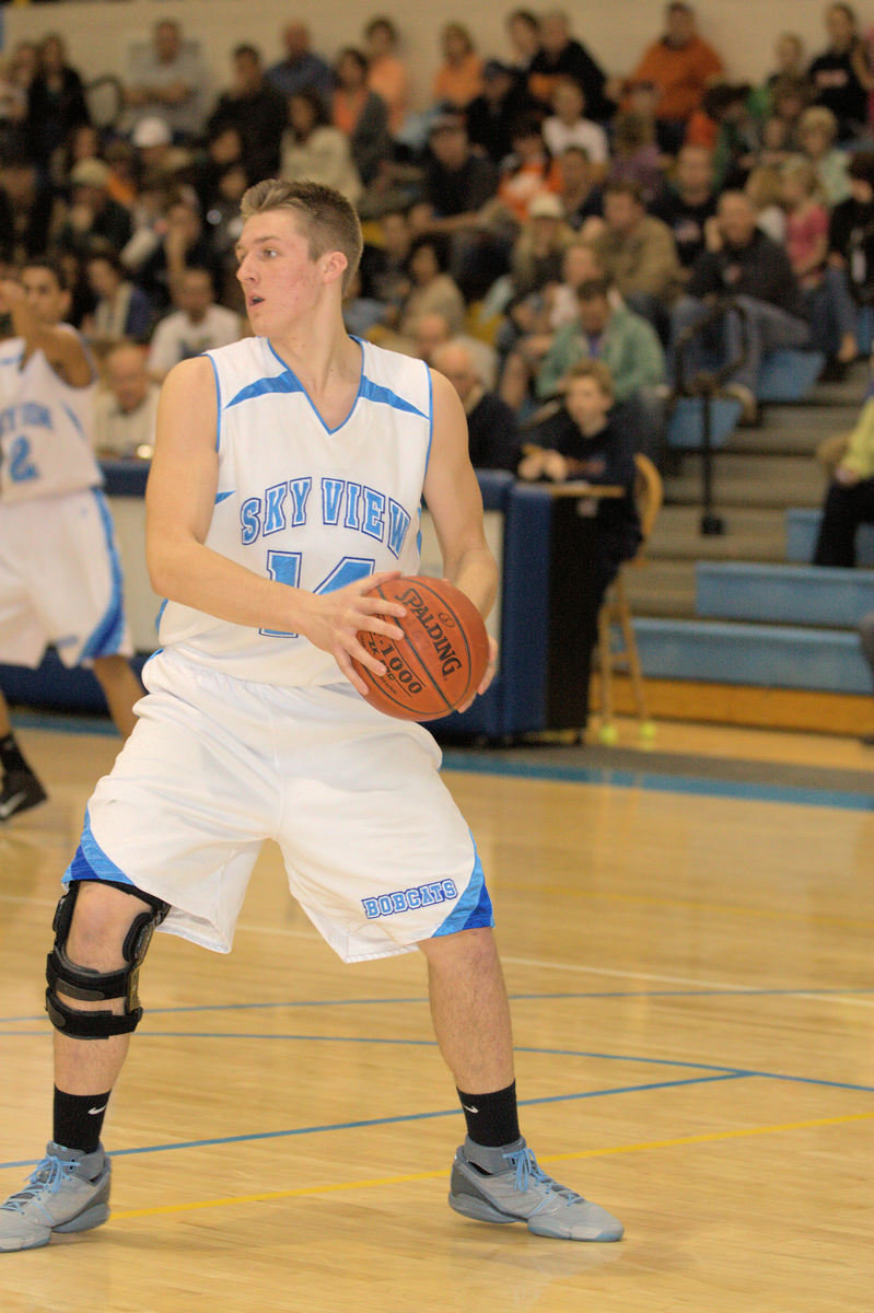 Image: Don Corbell (#14) looking to pass