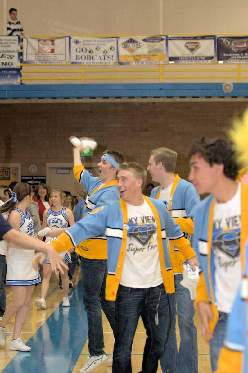 Image: Executive Council handing out t-shirts and beanies at the half