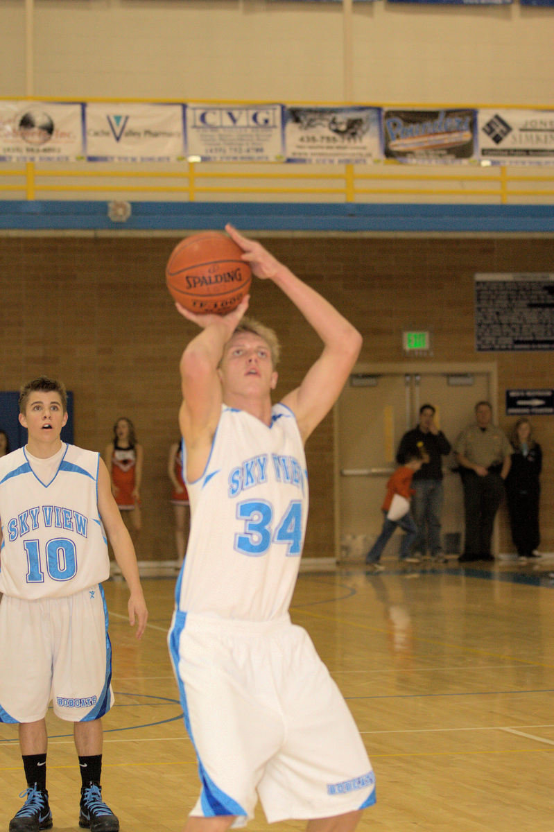 Image: Jordan Nielsen (#34) with a foul shot