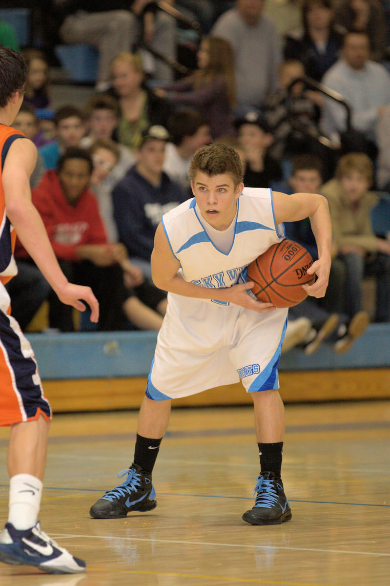 Image: Riley Knowles (#10) ready to drive to the hoop