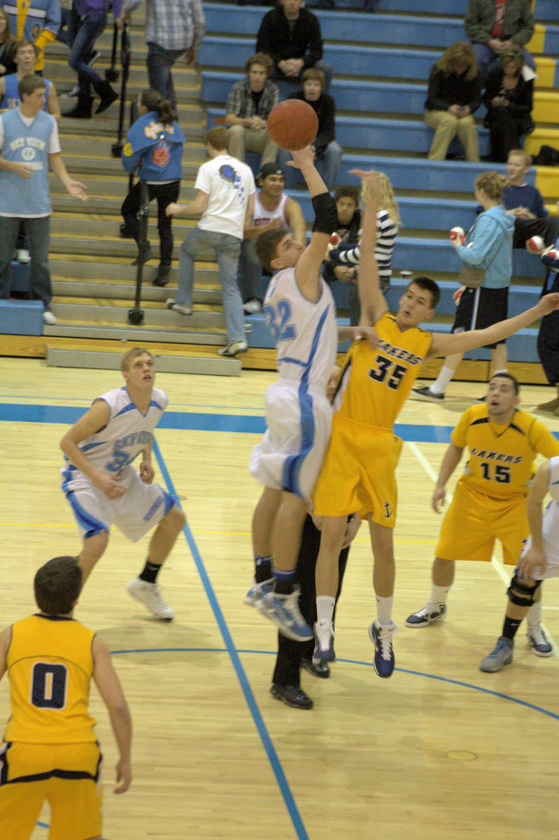 Image: Casey Oliverson (32) — Tip Off