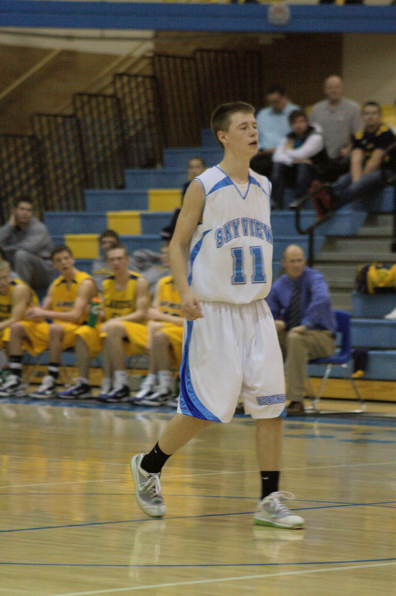 Image: Mike Berentzen (#11) protecting the back court