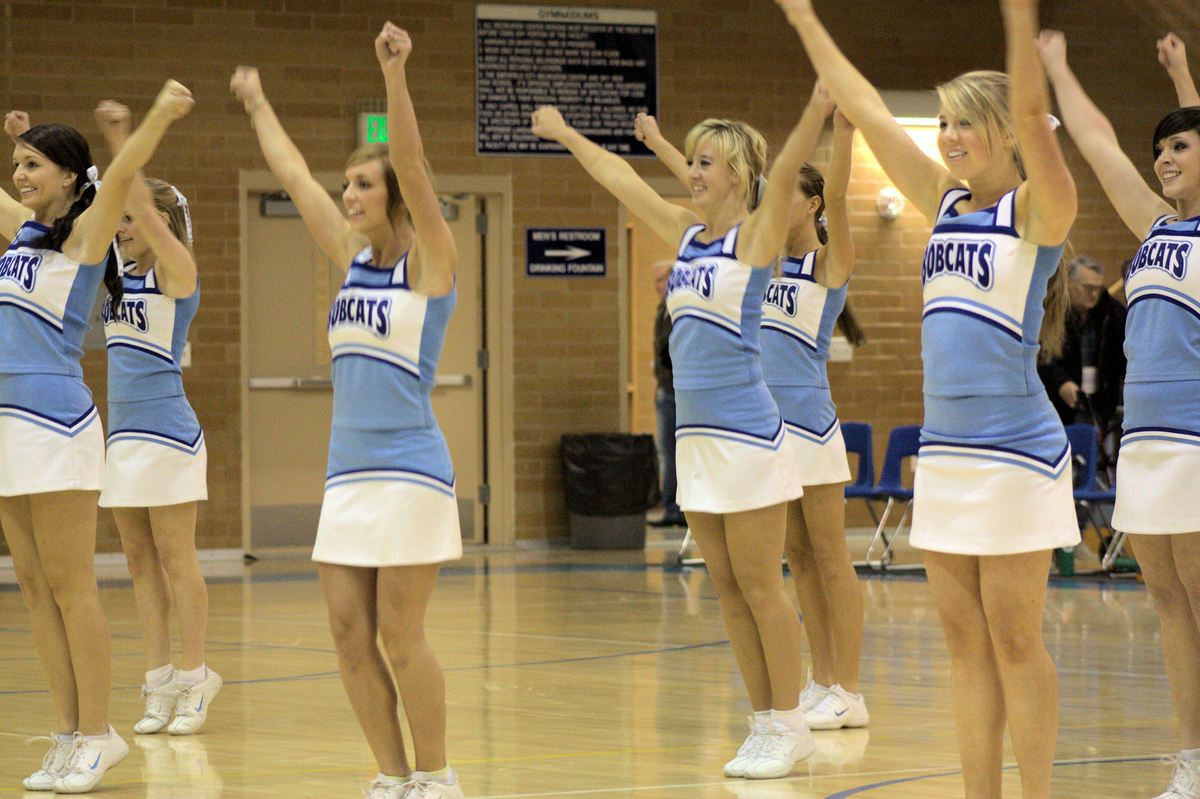 Image: Cheerleaders — Halftime