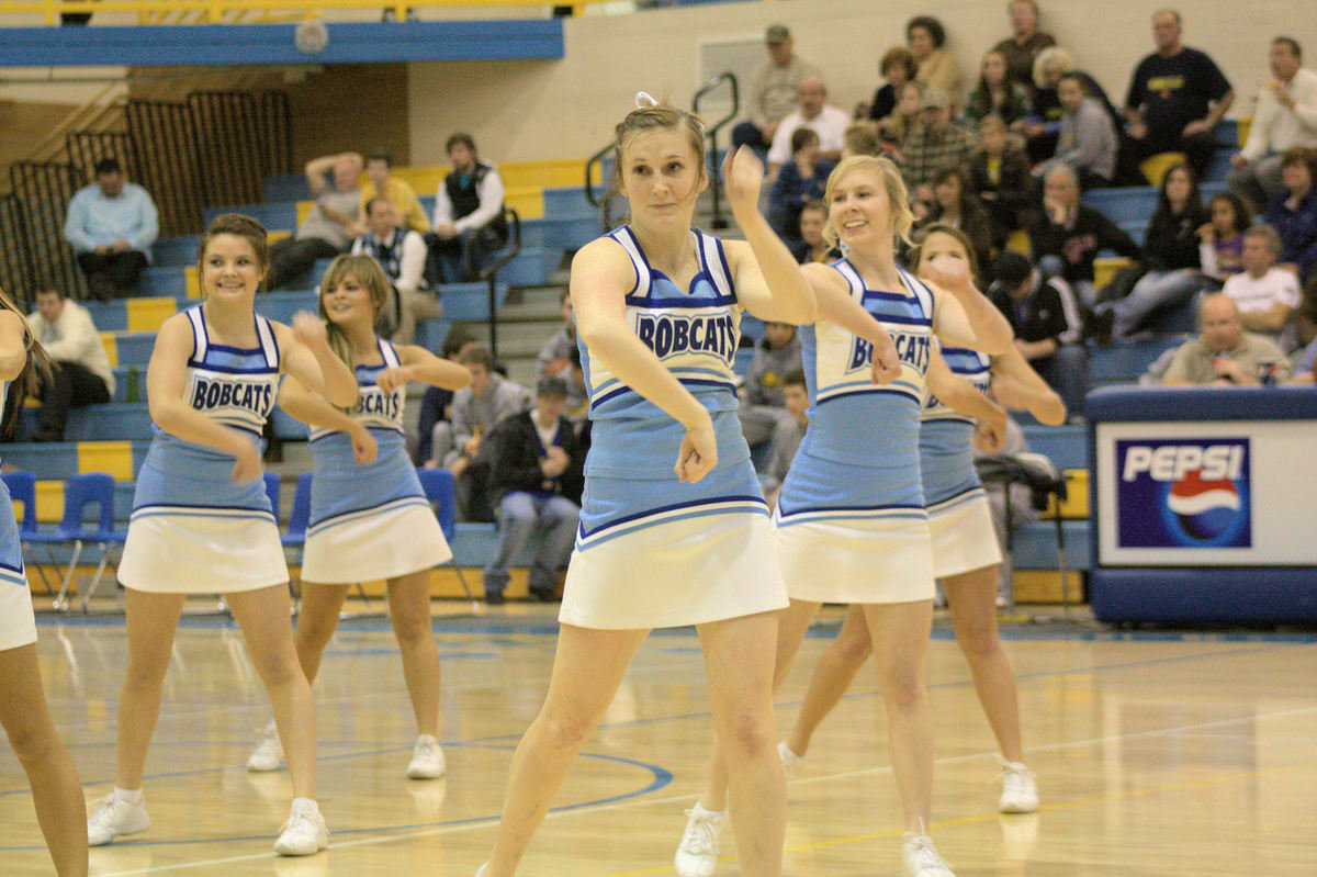 Image: Cheerleaders — Halftime