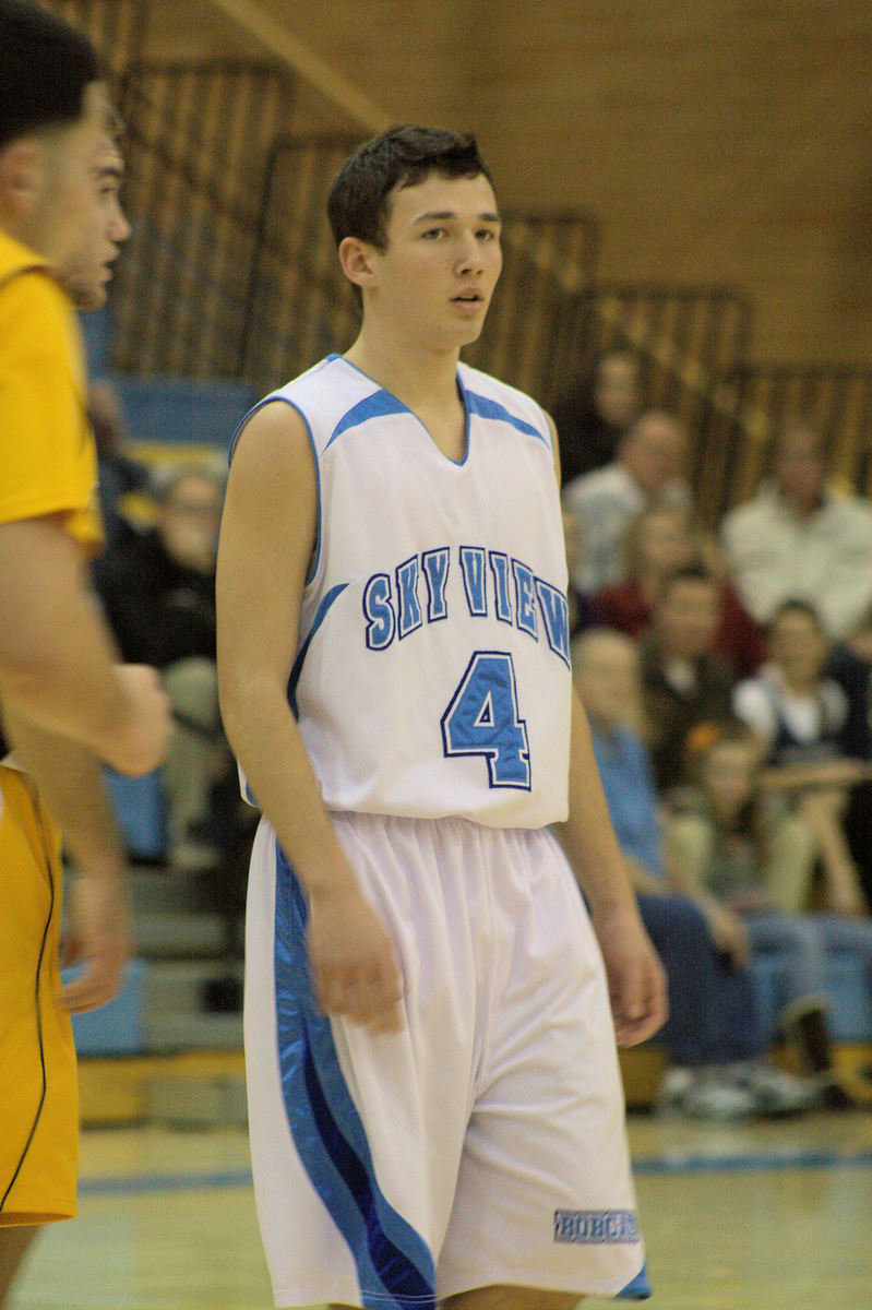 Image: Anthony Israelson (#4) — Fresh legs coming into the game