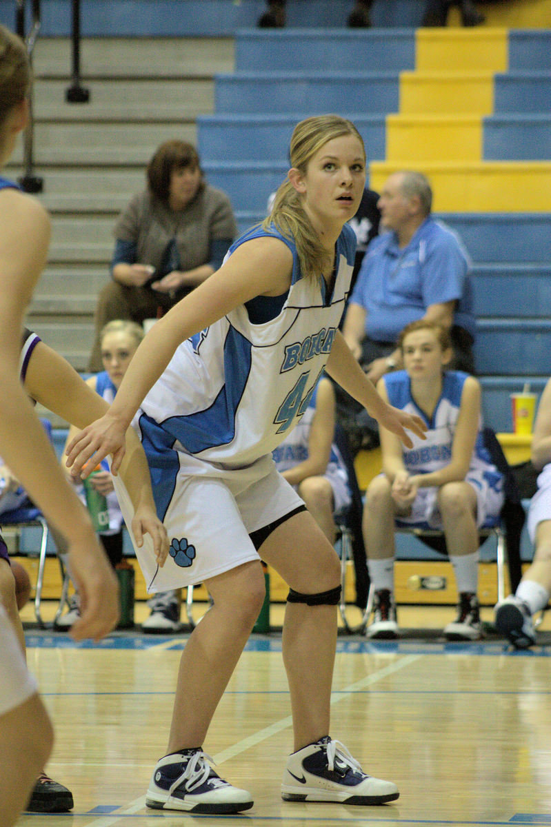 Image: Linsey Walker (#44) ready for the rebound