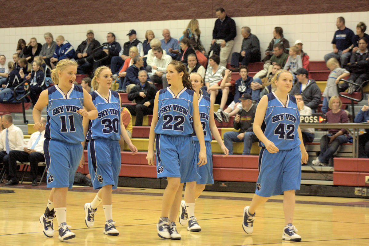 Image: New crew takes the floor: Kylee Hellstern (#11), Mikkel Hutson (#30), Lindsey Koford (#22), Kendra Falslev (#12), and Michala Boehme (#42)