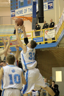 Image: Casey Oliverson (#32) with 1 of 16 rebounds for the game