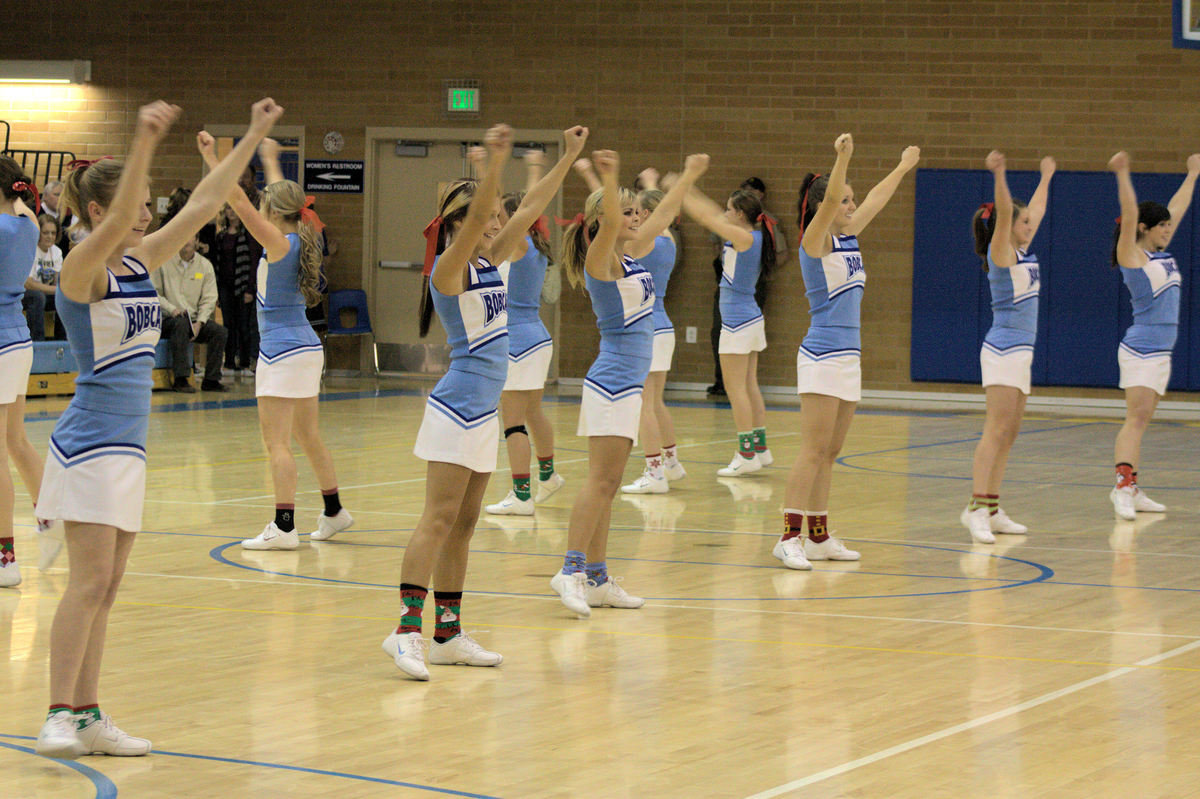 Image: Halftime cheer