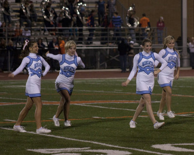 Image: Cheerleader perform at half