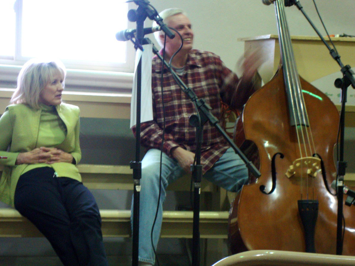 Image: Taylor and Hunt — Kathy Taylor and Dave Hunt waving to familiar audience members while warming up.