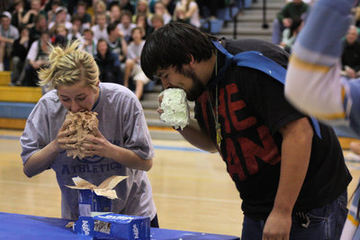 Image: Ice cream eating contest