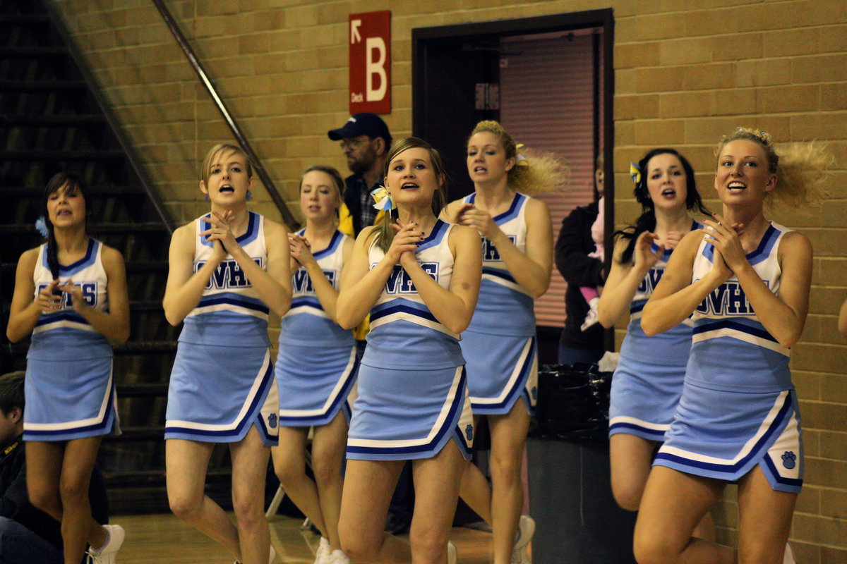 Image: Bobcat cheerleaders