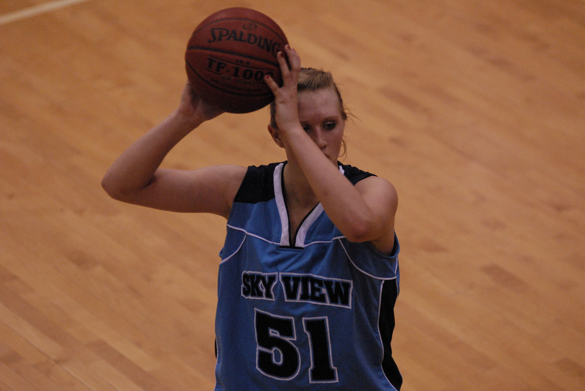 Image: Amy Andrus — Senior center/forward Amy Andrus looks for options.