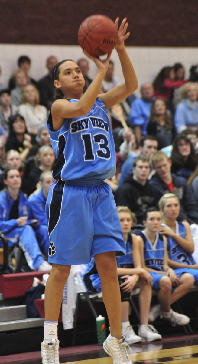 Image: Dianne Washington — Senior guard/forward Dianne Washington puts up a jump-shot.