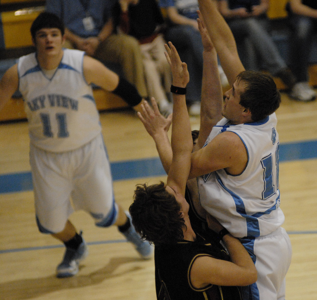 Image: Kyler Carlsen — Kyler Carlsen up against two in Sky View vs Logan matchup.