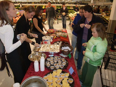 Image: Samples — Samples from stands around the store were handed out by cheerful helpers.