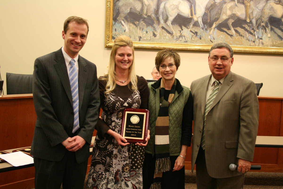 Image: Mandi Green — Jonathan Jenkins, board president; Mandi Green, special education teacher; Lynette Riggs, principal; and Steve Norton, superintendent. Mandi with her award as Teacher of the Year for Lincoln elementary school.