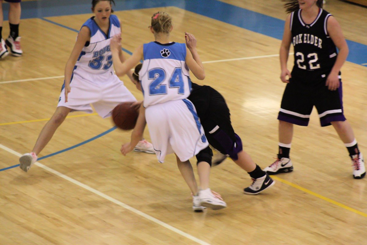 Image: Hendricks / Alvey — Randi Hendricks (#33) and Whitney Alvey (#24) on defense