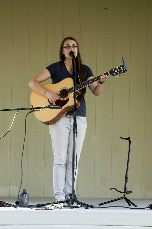 Image: Libbie Linton entertained the crowd on Saturday night.