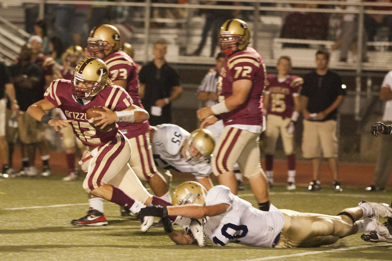 Image: Ethan Dursteller # 10 with a sack.
