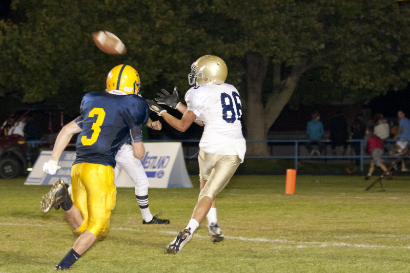 Image: Nate Payne (#86) hauls in a touchdown pass.
