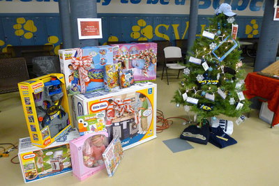 Image: Many nice Christmas gifts were also donated for the auction.
