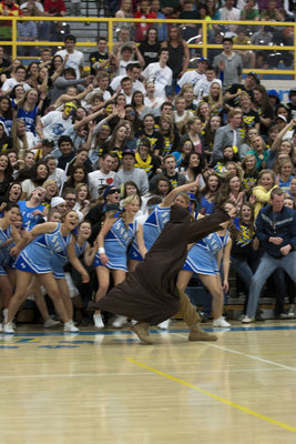 Image: Jedi Master uses the force to bend the crowd.
